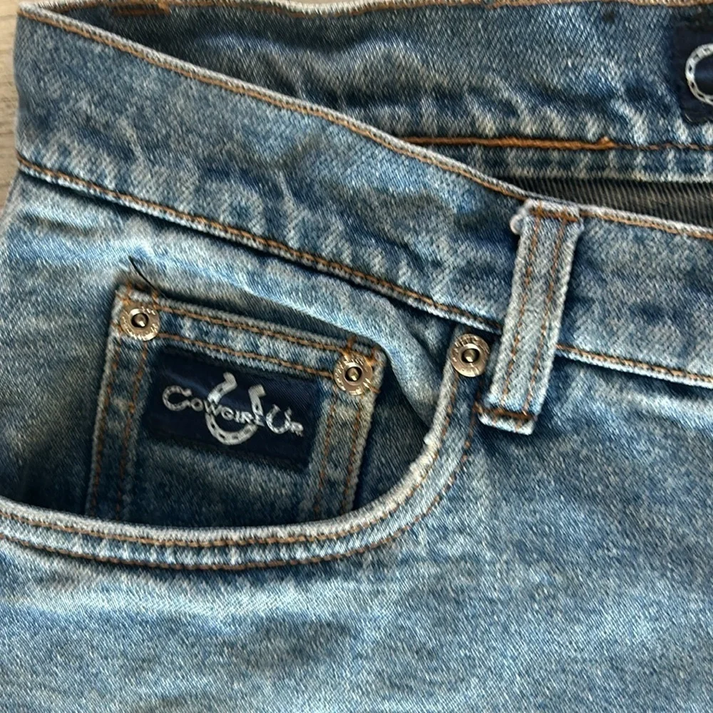 Cowgirl Up Lowrise corgirl fit jeans size 9/10 100% cotton